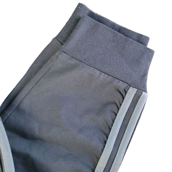 Adidas NEW Jogger with classic 3 stripes - Picture 8 of 8